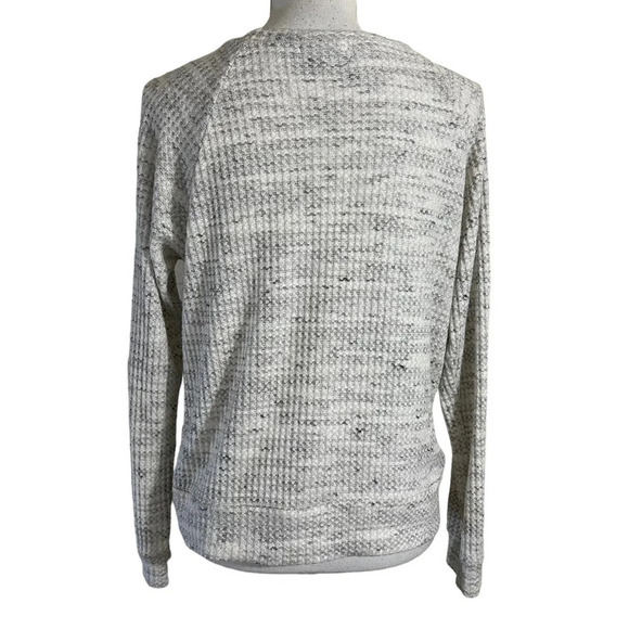 Socialite Heather Gray Textured Knit Sweater Size Medium Knotted Hem Long Sleeve - Picture 3 of 6